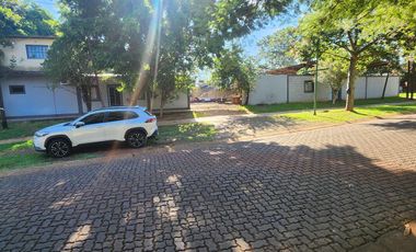 Gran terreno en  en venta  en esquina sobre Av. Tomas Guido  ideal para Duplex