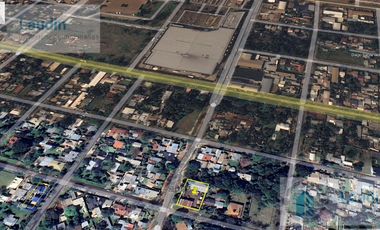 Gran terreno en  en venta  en esquina sobre Av. Tomas Guido  ideal para Duplex
