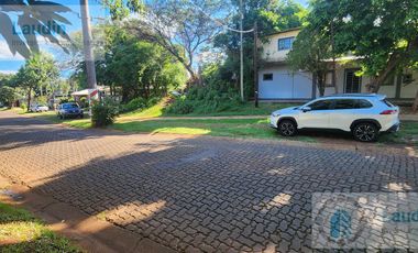 Gran terreno en  en venta  en esquina sobre Av. Tomas Guido  ideal para Duplex