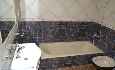 Casa-San Justo-Isidro Casanova-3ambientes-cochera-patio-oportunidad-permuta-financiación,lote propio