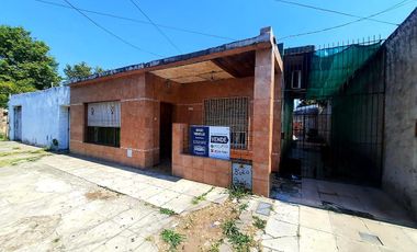 Casa-San Justo-Isidro Casanova-3ambientes-cochera-patio-oportunidad-permuta-financiación,lote propio