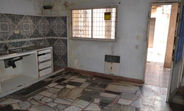 Casa-San Justo-Isidro Casanova-3ambientes-cochera-patio-oportunidad-permuta-financiación,lote propio