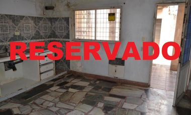 Casa-San Justo-Isidro Casanova-3ambientes-cochera-patio-oportunidad-permuta-financiación,lote propio