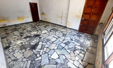 Casa-San Justo-Isidro Casanova-3ambientes-cochera-patio-oportunidad-permuta-financiación,lote propio