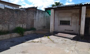 Casa-San Justo-Isidro Casanova-3ambientes-cochera-patio-oportunidad-permuta-financiación,lote propio