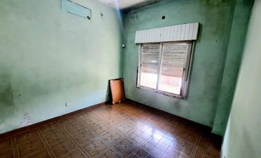 Casa-San Justo-Isidro Casanova-3ambientes-cochera-patio-oportunidad-permuta-financiación,lote propio