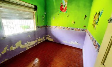 Casa-San Justo-Isidro Casanova-3ambientes-cochera-patio-oportunidad-permuta-financiación,lote propio
