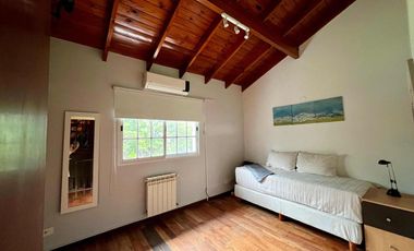 Casa en venta - 4 Dormitorios 4 Baños - Cocheras - 1.007Mts2 - Benavidez