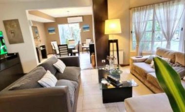 Casa en venta - 4 Dormitorios 4 Baños - Cocheras - 1.007Mts2 - Benavidez