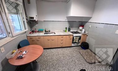 Oficina o local alquiler centro bajo, 233 m2 con 10 privados, 3 baños, jardín y 2 cocheras
