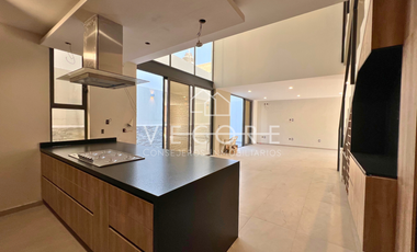 CASA EN VENTA EN BOSQUE CEDROS, ARBOLADA BOSQUES DE SANTA ANITA, TLAJOMULCO