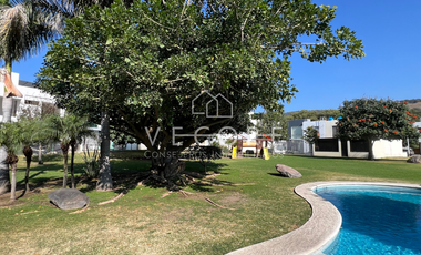 CASA EN VENTA EN BOSQUE CEDROS, ARBOLADA BOSQUES DE SANTA ANITA, TLAJOMULCO