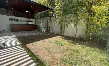 CASA EN VENTA EN RESIDENCIAL ASTURIAS FRENTE A PARQUE