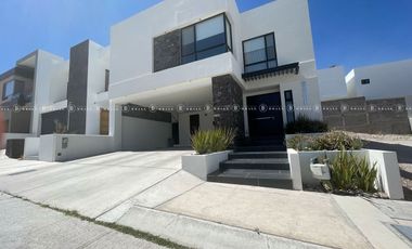 CASA EN VENTA EN RESIDENCIAL ASTURIAS FRENTE A PARQUE