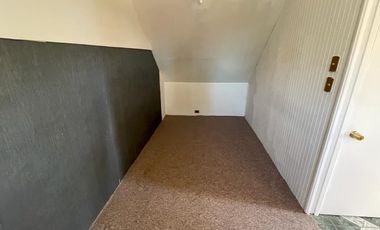 Se vende casa de 3 pisos en Plan de Viña sector los Orientes, excelente ubicación.-