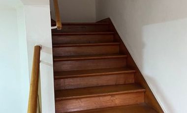 Se vende casa de 3 pisos en Plan de Viña sector los Orientes, excelente ubicación.-