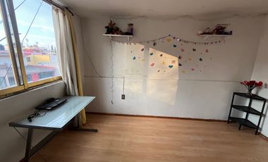 Casa para remodelar en Venta Paseos de Churubusco, Iztapalapa, CDMX.