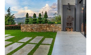 EXCLUSIVA CASA  EN ARRIENDO  EN ALTO DE LAS PALMAS - ACABADOS DE LUJO