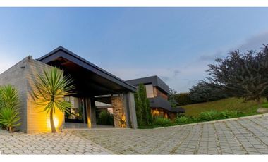 EXCLUSIVA CASA  EN ARRIENDO  EN ALTO DE LAS PALMAS - ACABADOS DE LUJO