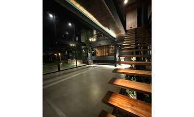 EXCLUSIVA CASA  EN ARRIENDO  EN ALTO DE LAS PALMAS - ACABADOS DE LUJO