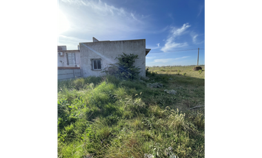 CASA 3 DORMITORIOS 75% terminado