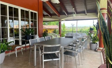 Venta de Casa más Terreno en San Carlos