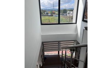 Hermosa casa en condomio campestre en Cota precio de oportunidad!