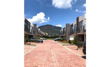 Hermosa casa en condomio campestre en Cota precio de oportunidad!