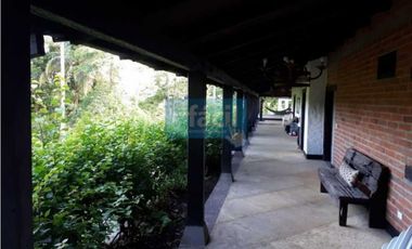 Finca 100% hecha muy cerca a Puerto Berrio junto a Ruta del Sol