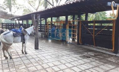 Finca 100% hecha muy cerca a Puerto Berrio junto a Ruta del Sol