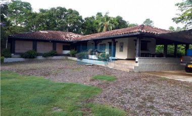 Finca 100% hecha muy cerca a Puerto Berrio junto a Ruta del Sol