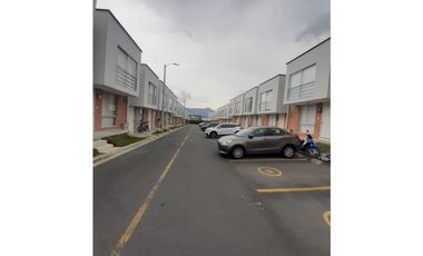 SE ARRIENDA CASA EN CONJUNTO MONTEBONITO RESERVADO-DOSQUEBRADAS