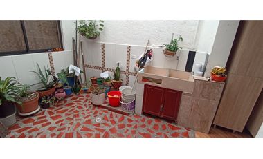 Casa unifamiliar de 3 niveles con terraza en venta en Calatrava Itagui