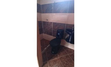 Casa unifamiliar de 3 niveles con terraza en venta en Calatrava Itagui