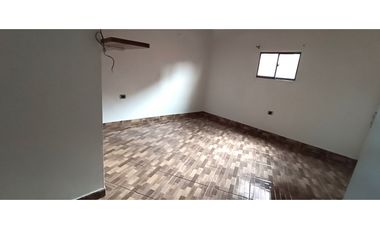 Casa unifamiliar de 3 niveles con terraza en venta en Calatrava Itagui