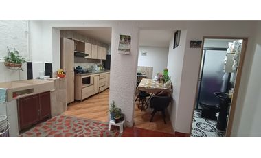 Casa unifamiliar de 3 niveles con terraza en venta en Calatrava Itagui