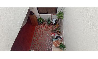 Casa unifamiliar de 3 niveles con terraza en venta en Calatrava Itagui