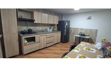 Casa unifamiliar de 3 niveles con terraza en venta en Calatrava Itagui