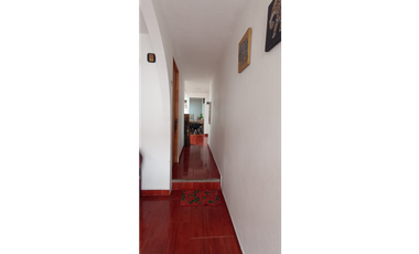 Casa unifamiliar de 3 niveles con terraza en venta en Calatrava Itagui