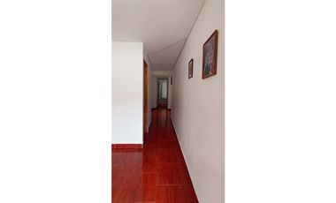 Casa unifamiliar de 3 niveles con terraza en venta en Calatrava Itagui