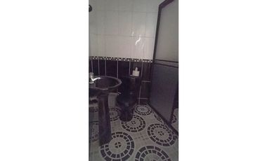 Casa unifamiliar de 3 niveles con terraza en venta en Calatrava Itagui