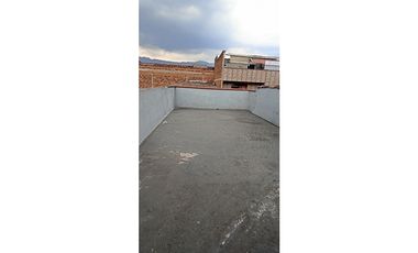 Casa unifamiliar de 3 niveles con terraza en venta en Calatrava Itagui