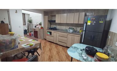 Casa unifamiliar de 3 niveles con terraza en venta en Calatrava Itagui