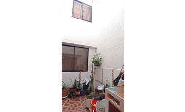 Casa unifamiliar de 3 niveles con terraza en venta en Calatrava Itagui