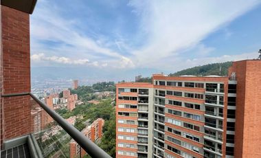 Apartamento Dúplex en Altos del Poblado