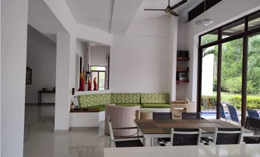 CASA CAMPESTRE EN VENTA  COND SANTA TERESITA CERCA A VILLAVICENCIO