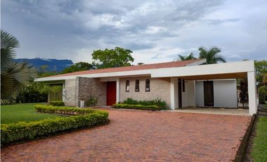 CASA CAMPESTRE EN VENTA  COND SANTA TERESITA CERCA A VILLAVICENCIO