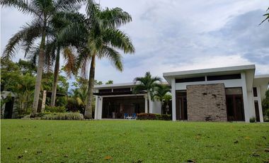 CASA CAMPESTRE EN VENTA  COND SANTA TERESITA CERCA A VILLAVICENCIO