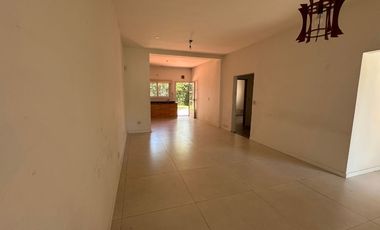 Casa en alquiler en Parque Quirno