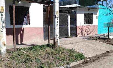 VENTA CASA 3 AMB VARELA CON LOCAL Y DPTOS PARA ALQ